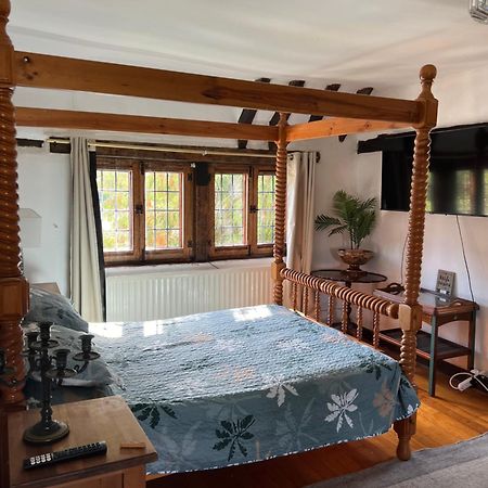 Tudor House - Double Room - En Suite Goff's Oak Exteriör bild