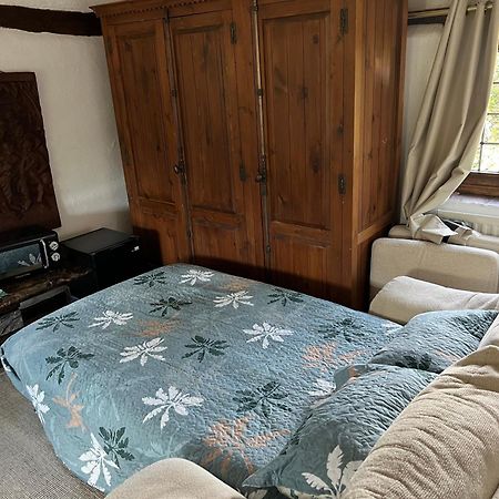 Tudor House - Double Room - En Suite Goff's Oak Exteriör bild